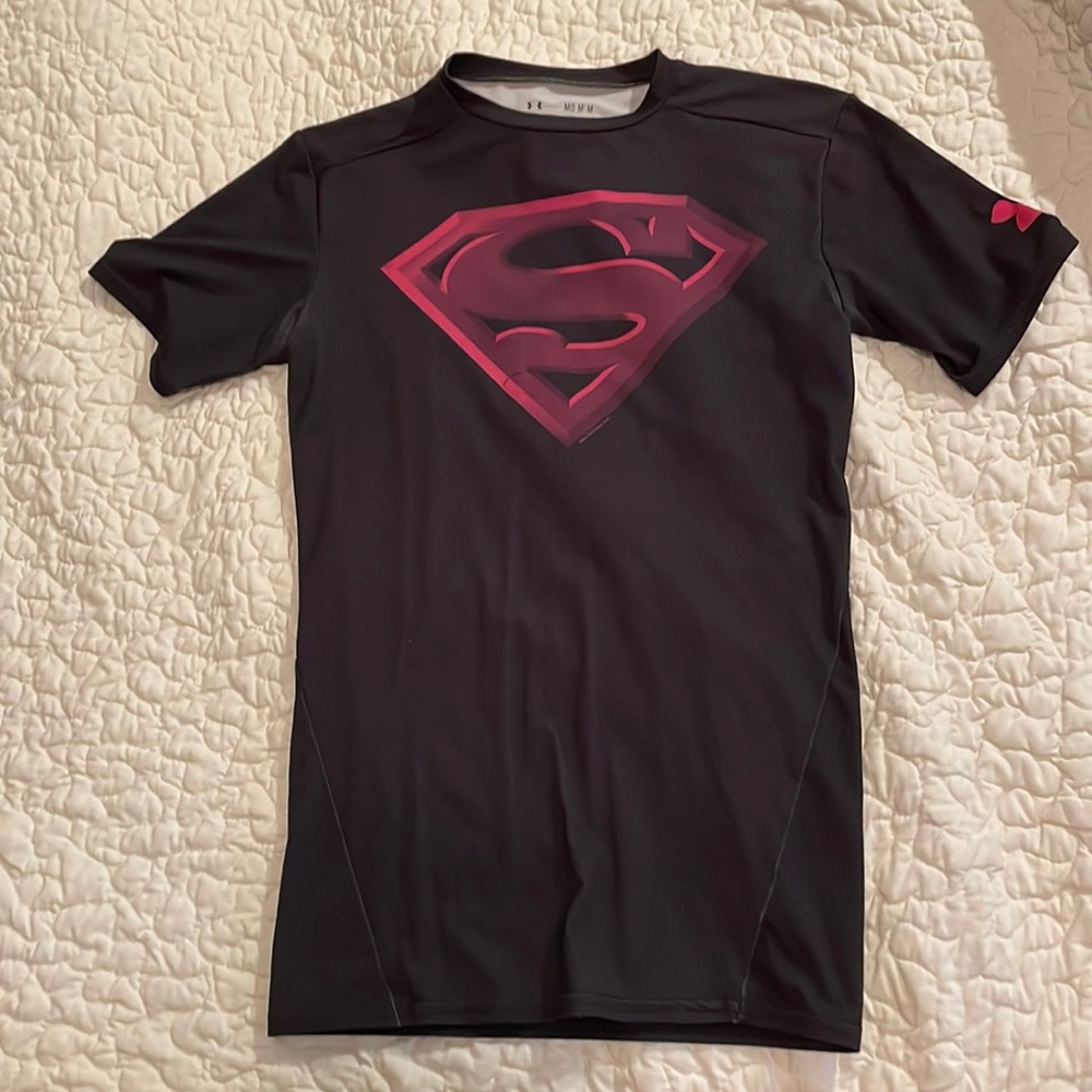 Under armour heat gear compression athletic shirt.